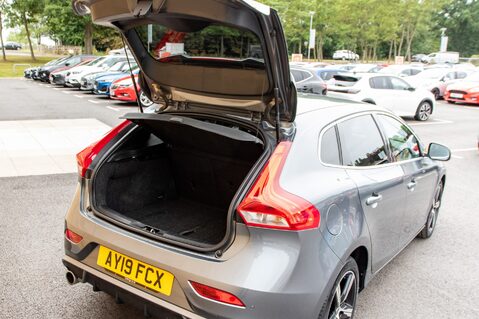 Volvo V40 T2 R-DESIGN EDITION 33