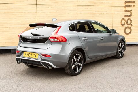 Volvo V40 T2 R-DESIGN EDITION 2