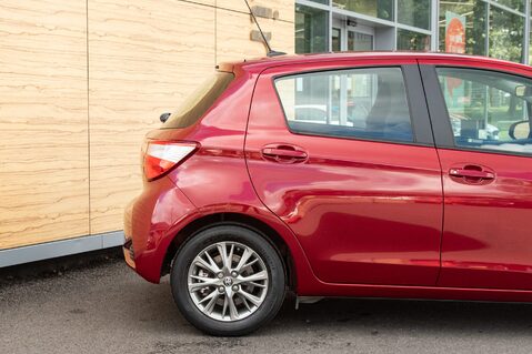 Toyota Yaris VVT-I ICON TECH 7