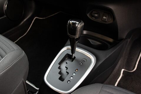 Toyota Yaris VVT-I ICON TECH 29