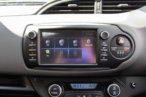 Toyota Yaris VVT-I ICON TECH 22