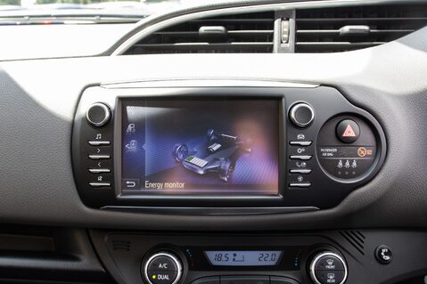 Toyota Yaris VVT-I ICON TECH 23
