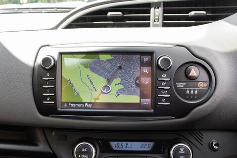 Toyota Yaris VVT-I ICON TECH 26