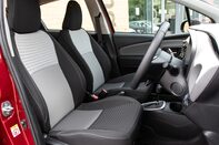 Toyota Yaris VVT-I ICON TECH 28