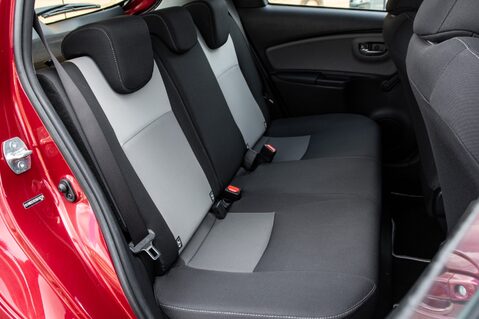 Toyota Yaris VVT-I ICON TECH 31
