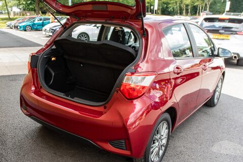 Toyota Yaris VVT-I ICON TECH 32