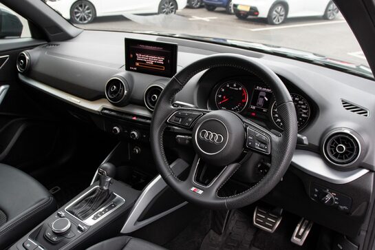 Audi Q2 TFSI S LINE