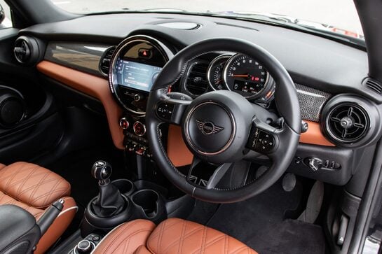 Mini Hatch COOPER EXCLUSIVE
