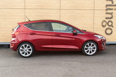 Ford Fiesta TITANIUM 12