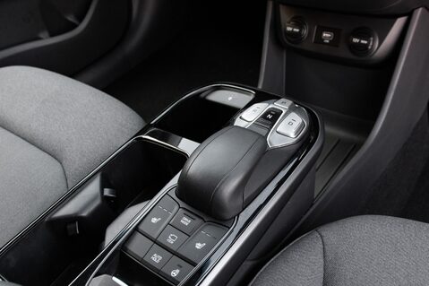 Hyundai IONIQ PREMIUM 32