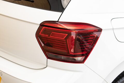 Volkswagen Polo R-LINE TSI 8