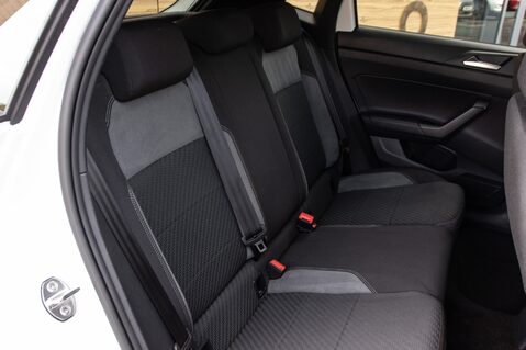 Volkswagen Polo R-LINE TSI 33