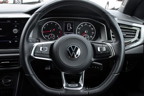 Volkswagen Polo R-LINE TSI 21