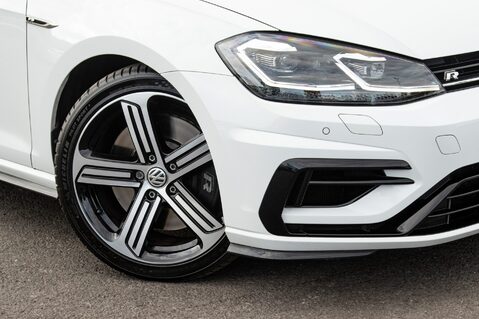 Volkswagen Golf R TSI 4MOTION DSG 11