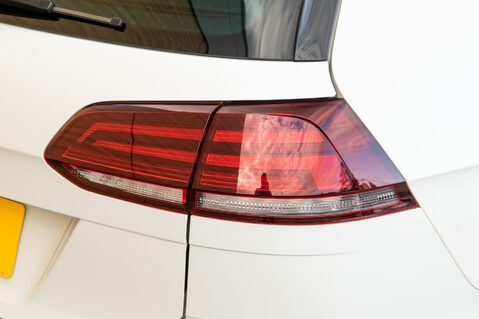 Volkswagen Golf R TSI 4MOTION DSG 9