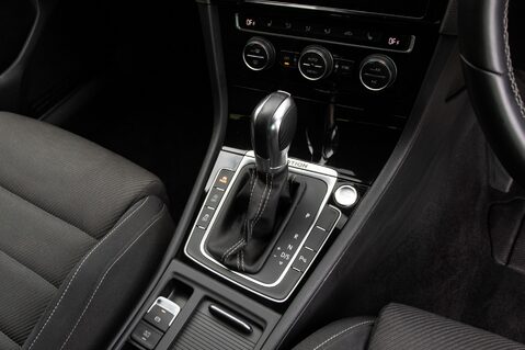 Volkswagen Golf R TSI 4MOTION DSG 32