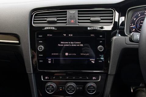 Volkswagen Golf R TSI 4MOTION DSG 25