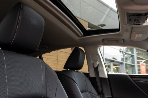 Lexus Es 300H 31