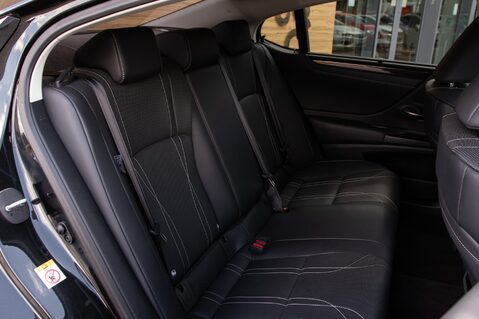 Lexus Es 300H 35