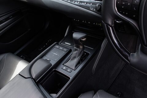 Lexus Es 300H 32