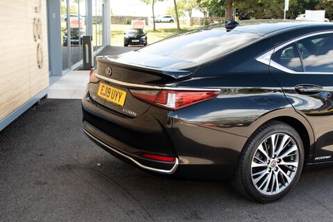 Lexus Es 300H 8