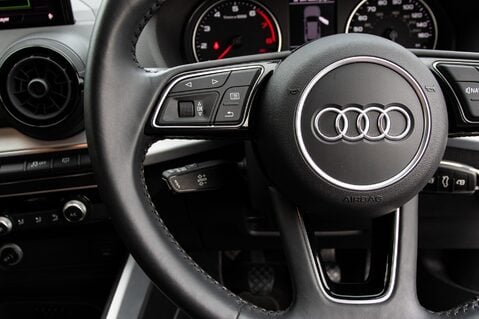 Audi Q2 TFSI SE 19