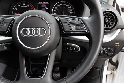 Audi Q2 TFSI SE 20