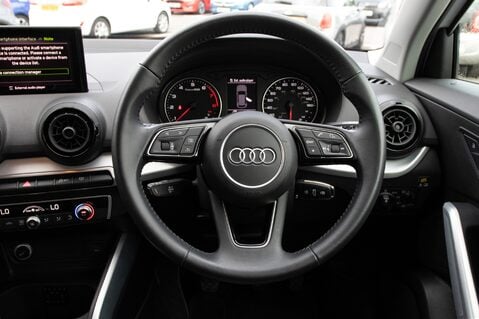 Audi Q2 TFSI SE 21