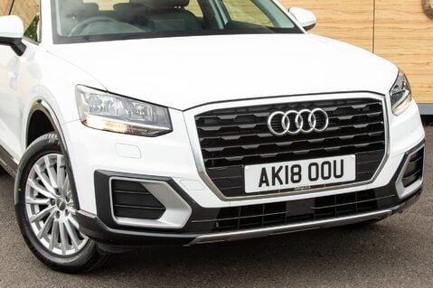 Audi Q2 TFSI SE 10