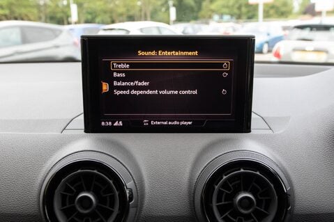 Audi Q2 TFSI SE 24