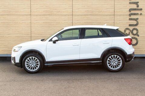 Audi Q2 TFSI SE 13
