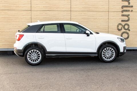 Audi Q2 TFSI SE 12