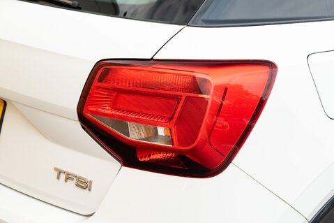 Audi Q2 TFSI SE 9