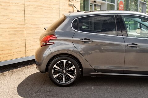 Peugeot 208 PURETECH ALLURE PREMIUM 7