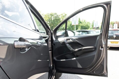 Peugeot 208 PURETECH ALLURE PREMIUM 14
