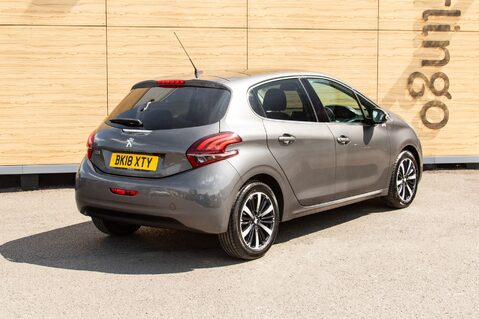 Peugeot 208 PURETECH ALLURE PREMIUM 2
