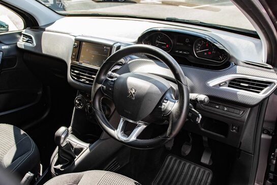 Peugeot 208 PURETECH ALLURE PREMIUM