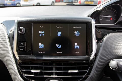 Peugeot 208 PURETECH ALLURE PREMIUM 24