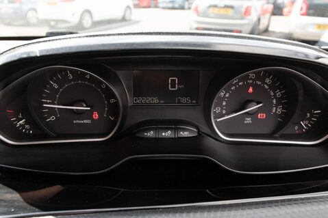 Peugeot 208 PURETECH ALLURE PREMIUM 15