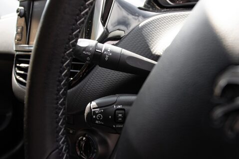 Peugeot 208 PURETECH ALLURE PREMIUM 17