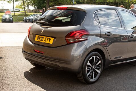 Peugeot 208 PURETECH ALLURE PREMIUM 8