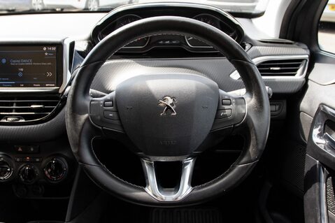 Peugeot 208 PURETECH ALLURE PREMIUM 21