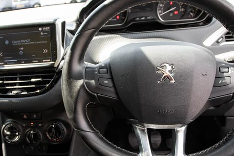 Peugeot 208 PURETECH ALLURE PREMIUM 19
