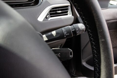 Peugeot 208 PURETECH ALLURE PREMIUM 18