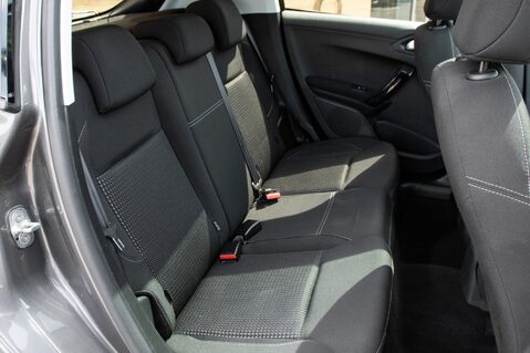 Peugeot 208 PURETECH ALLURE PREMIUM 36