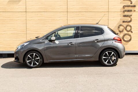 Peugeot 208 PURETECH ALLURE PREMIUM 13
