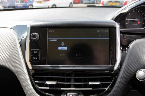 Peugeot 208 PURETECH ALLURE PREMIUM 22