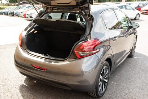 Peugeot 208 PURETECH ALLURE PREMIUM 37