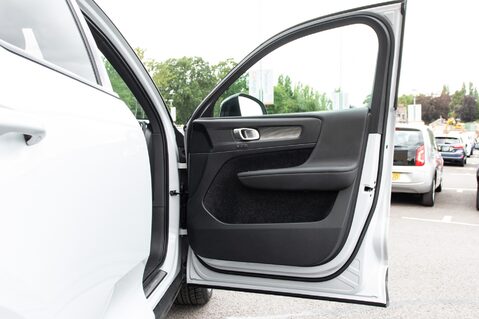 Volvo XC40 D3 R-DESIGN PRO 12
