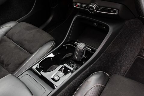 Volvo XC40 D3 R-DESIGN PRO 32